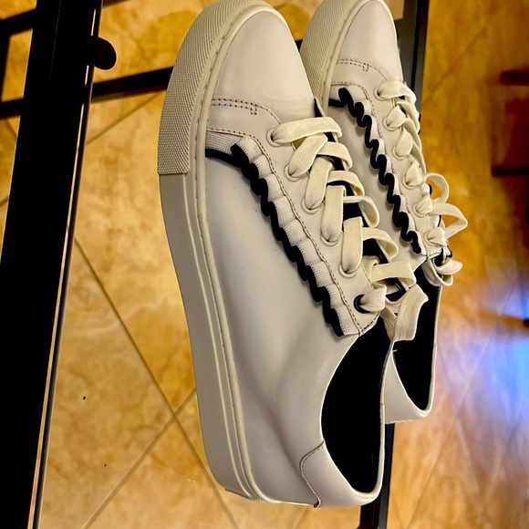 NEW Tory Burch Ruffle Leather Sneaker White & Navy size 7 1/2 - Picture 2 of 4